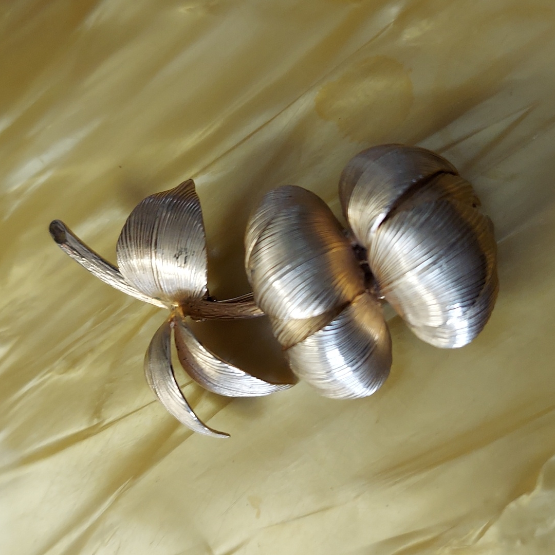 Signed Giovanni 3d Brooch 102$